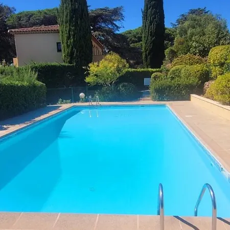 Dom wakacyjny Modern House With Pool - In