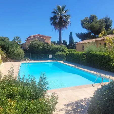Modern House With Pool - In Dom wakacyjny Sainte-Maxime