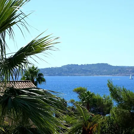 Maison Moderne Avec Vue - à Hébergement de vacances Sainte-Maxime